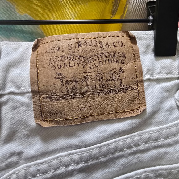 Vintage Levi's 951 Relaxed Fit Distressed Denim Shorts White Heart Orange Tab 10 - Picture 7 of 10